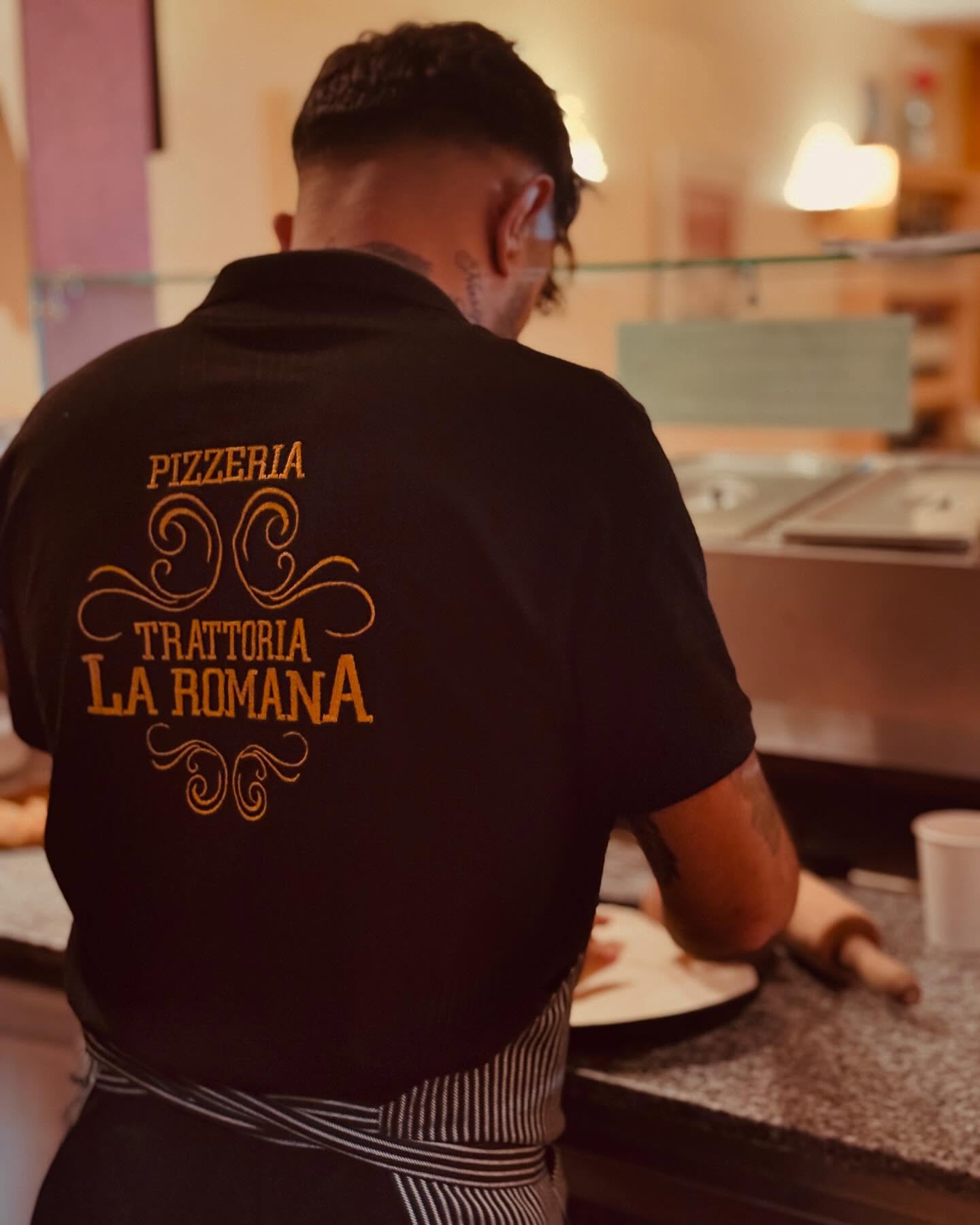 Mitarbeiter von La Romana bei der Arbeit in der Küche